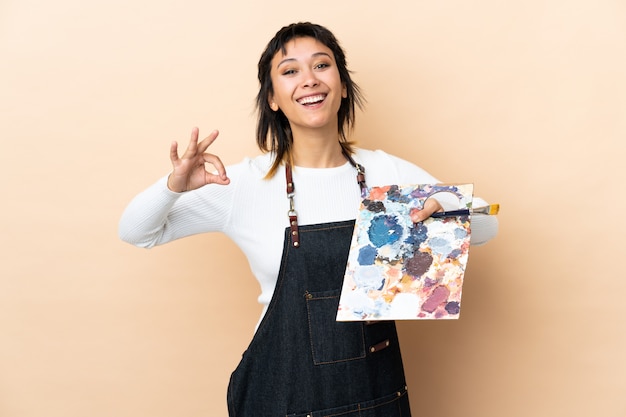 Klientka z haftowaną torbą